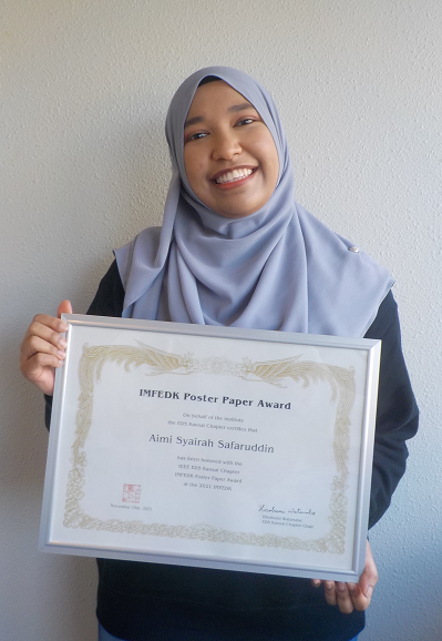 Aimi Syairah (Information Device Science Lab) receives Outstanding Student Award