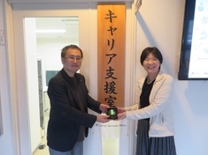 Ms. Suga Saori (D1) from the Laboratory for Plant Symbiosis Received the Company Award 