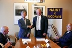 カリフォルニア大学デービス校（アメリカ）と国際共同研究室設置の調印式を挙行（2016/02/25）