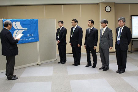 ネットワークシステム学研究室の侯亜飛助教と岡田実教授が一般社団法人電子情報通信学会 通信ソサイエティより第11回通信ソサイエティ論文賞（ComEX Best Letter Award）を受賞