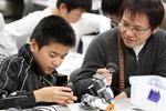 先端科学技術体験プログラム「親子でレゴロボットを作ってリレーにチャレンジ！」親子講座を開催(2010/12/11)