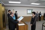 飯田祐子氏へ学長感謝状を贈呈（2012/06/25）