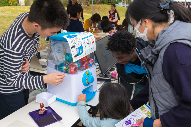 最先端の科学ってこんなに楽しい！ −オープンキャンパス2016を開催−（2016/11/13）