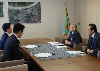 佐藤啓　参議院議員が本学を訪問（2017/2/3）