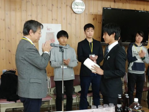 情報科学研究科光メディアインタフェース研究室の佐藤大夢さん（博士前期課程2年）らが、映像表現・芸術科学フォーラム2017において優秀発表賞を受賞