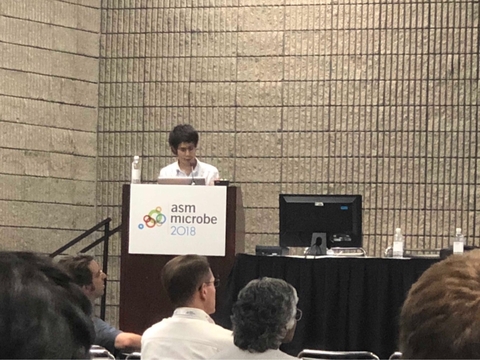 システム微生物学研究室の近藤恒平さん（博士後期課程3年）が「ASM Microbe 2018」において「NEB Gisela Mosig Award」を受賞