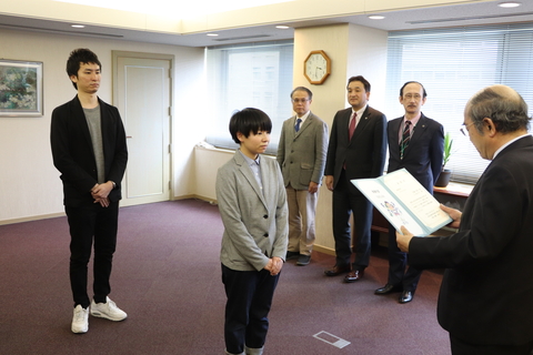 大学マスコットキャラクターの表彰式を実施