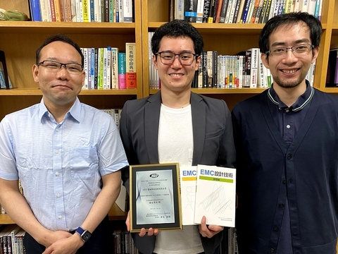 情報セキュリティ工学研究室の鍛治 秀伍さん(博士後期課程2年)が、環境電磁工学研究会の若手研究者発表会においてJIEP電磁特性技術委員会賞を受賞(2020/7/2)