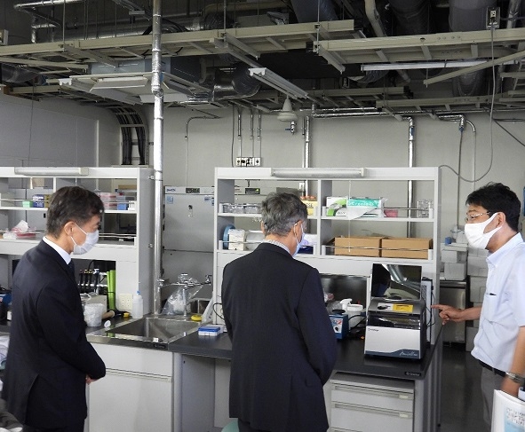 関西文化学術研究都市推進機構 堀場理事長らが視察（2021/07/02）