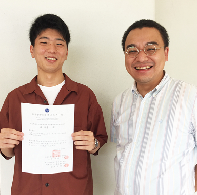 バイオ・テクノミメティック分子科学研究室の楫瑞基(博士前期課程2年)さんが第70回高分子学会年次大会において優秀ポスター賞を受賞