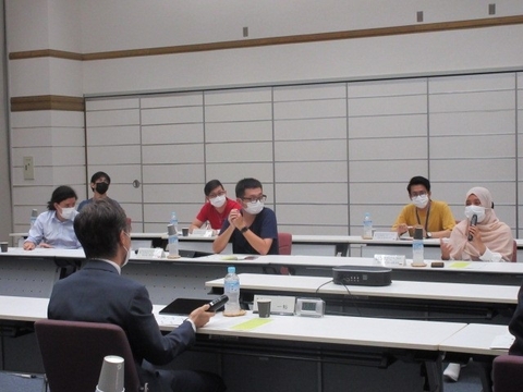 「学長と学生との懇談会」を開催（2021/10/11,12）