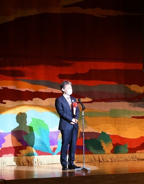 生駒市制50周年記念式典において塩﨑学長が挨拶