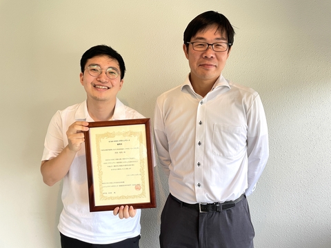 光機能素子科学研究室の岡田竜馬さん（博士後期課程１年）がVDEC デザインアワード優秀賞を受賞