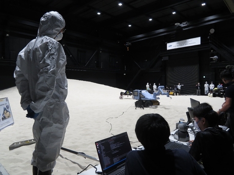 小型協働作業ロボットによる月面インフラ構築の実証実験を公開（2023/7/6）