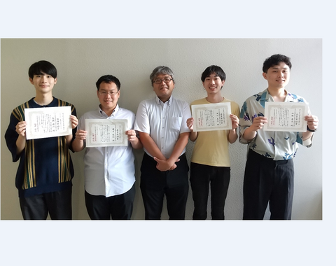 量子物理工学研究室の國方 俊彰さん（博士後期課程1年）、西川 晃弘さん（博士前期課程2年）、髙瀬 峻汰さん（博士前期課程1年）、山林 恵士さん（博士前期課程1年）が応用物理学会 極限的励起状態の形成と量子エネルギー変換研究グループ第12回研究会 兼 第28回次世代先端光科学研究会において講演奨励賞及び若手奨励賞を受賞