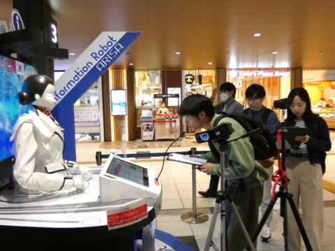 AIロボット「ARISA（アリサ）」（＠近鉄大和西大寺駅）の外国語案内機能強化プロジェクトを開始～近畿日本鉄道との共同プロジェクト～（2023/11/6~7）