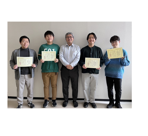 量子物理工学研究室の市場 賢政さん（博士後期課程1年）、松澤 隼さん（博士前期課程2年）、江澤 喜朗さん（博士前期課程1年）、尾竹 祥太さん（博士前期課程1年）が応用物理学会 極限的励起状態の形成と量子エネルギー変換研究グループ13回研究会 兼 第29回次世代先端光科学研究会において講演奨励賞及び若手奨励賞を受賞