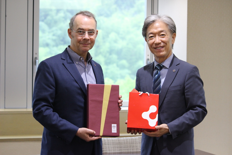 在大阪スイス領事が本学を訪問(2024/7/11)