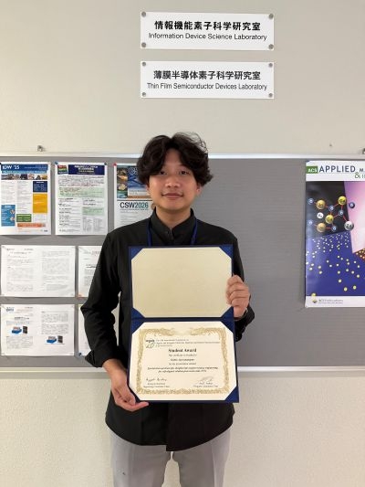 薄膜半導体素子科学のKrittin Auewattanapunさんが第10回有機・無機電子材料および関連ナノテクノロジー国際シンポジウム（EM-NANO2025）にて「学生賞」を受賞