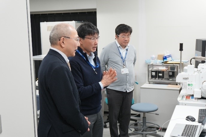 外務省 三澤政府代表/特命全権大使(関西担当)が本学を視察(2026/2/24)