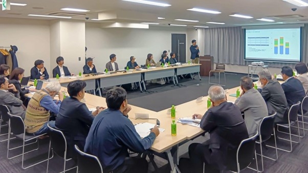 奈良先端大とアカリク、技術系留学生の採用戦略をテーマに企業14社を招いた座談会を共催