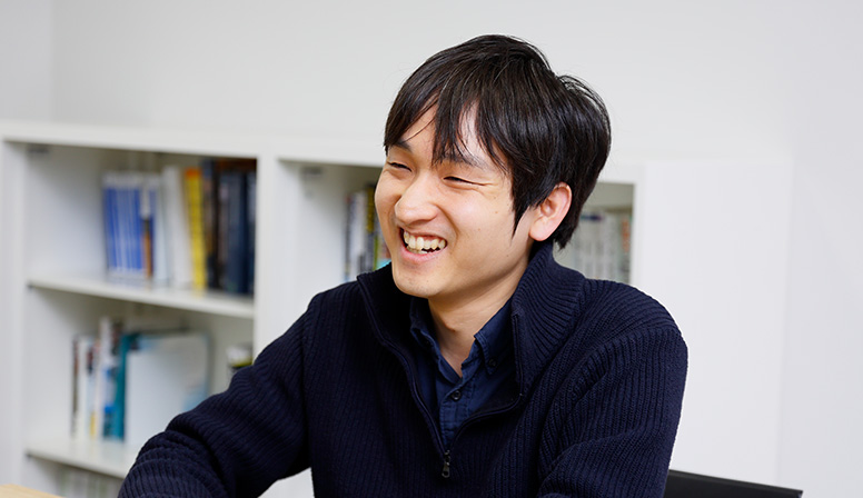 情報科学領域　ロボットラーニング研究室 助教 鶴峯 義久